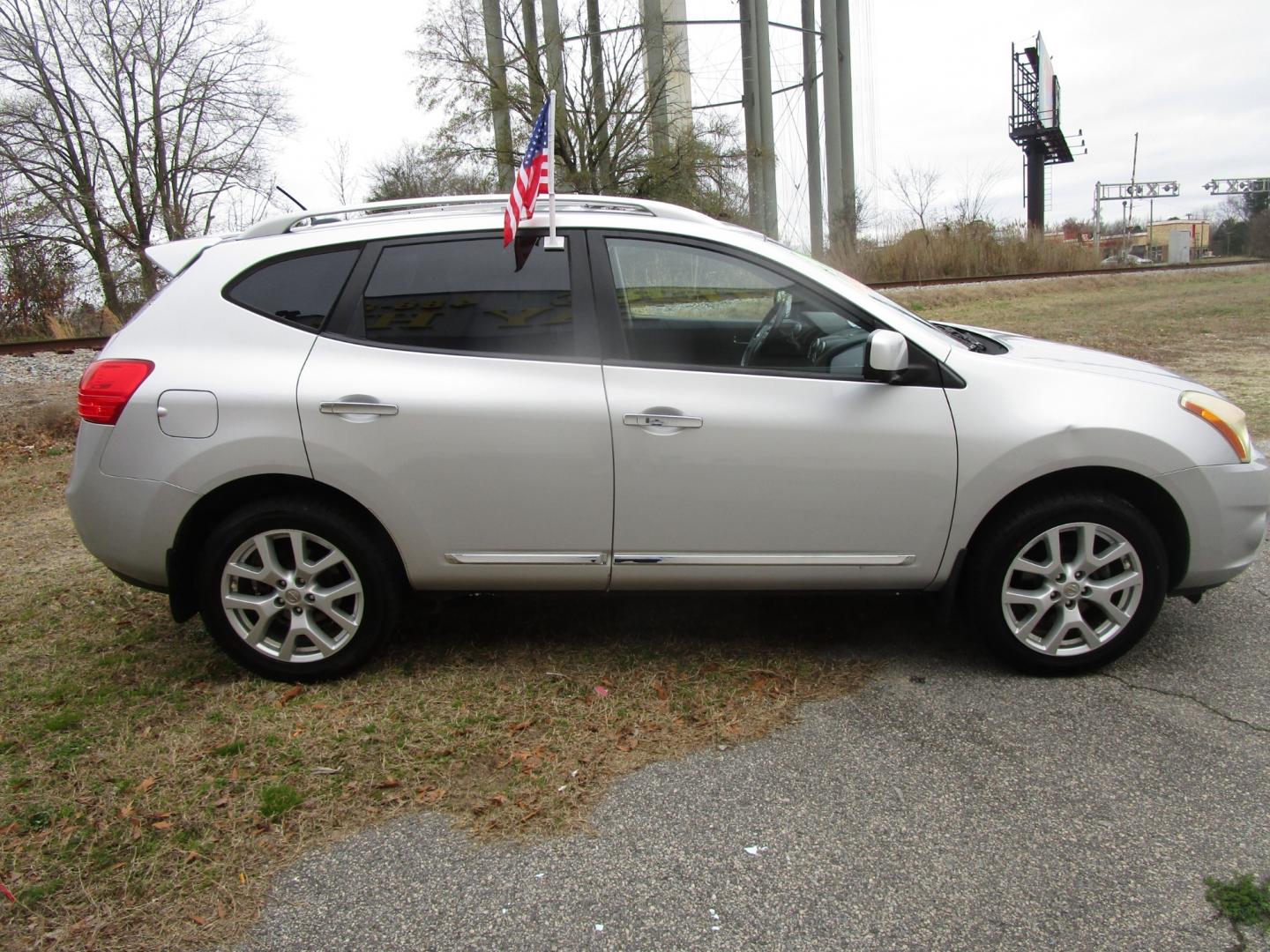 2012 Silver Nissan Rogue S AWD (JN8AS5MV7CW) with an 2.5L L4 DOHC 16V engine, Continuously Variable Transmission transmission, located at 2553 Airline Blvd, Portsmouth, VA, 23701, (757) 488-8331, 36.813889, -76.357597 - Down Payment: $999 Weekly Payment: $95 APR: 23.9% Repayment Terms: 42 Months ***CALL ELIZABETH SMITH - DIRECTOR OF MARKETING @ 757-488-8331 TO SCHEDULE YOUR APPOINTMENT TODAY AND GET PRE-APPROVED RIGHT OVER THE PHONE*** - Photo#4